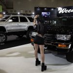 オートサロン2024 Weed ハイラックスサーフ キャンギャル セクシーポリス