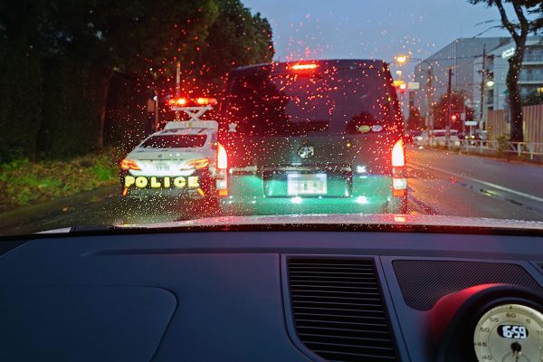交通事故 渋滞 R20甲州街道 雨の土曜日