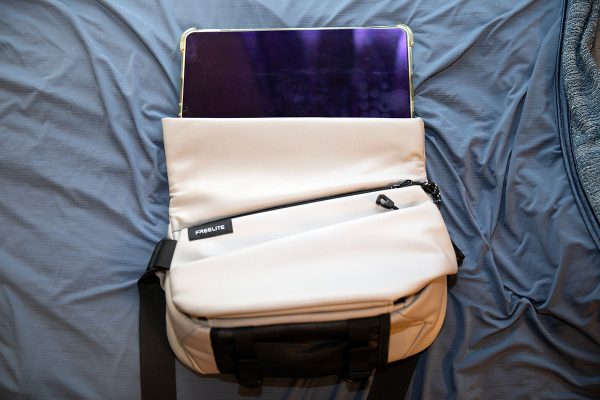 軽涼スリングバッグ 第一化成ウルトラファブリクス 航空機や高級車の内装 高級家具