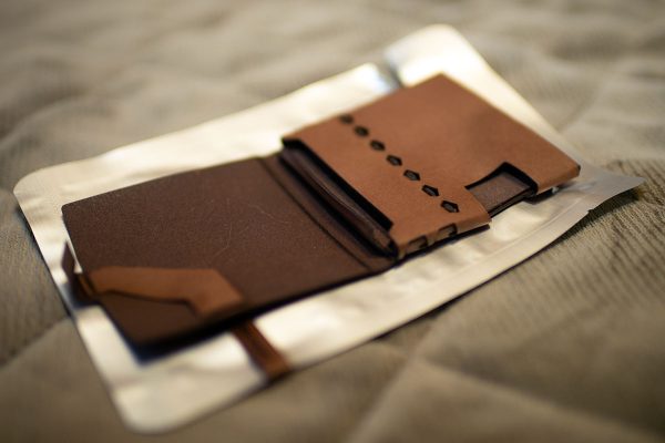 極小 最薄 最軽量 財布 UNIVERO