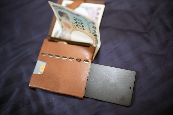 極小 最薄 最軽量 財布 UNIVERO スマートタグ 紛失防止タグ