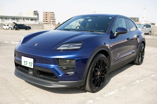 ポルシェ EVマカン