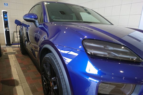 ポルシェ EVマカン 普通充電 3kW トヨタディーラー