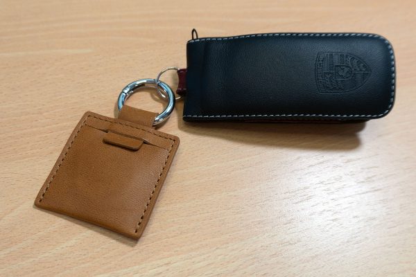 もしも現金キーホルダー ホースレザー 隠し現金 スマートキー
