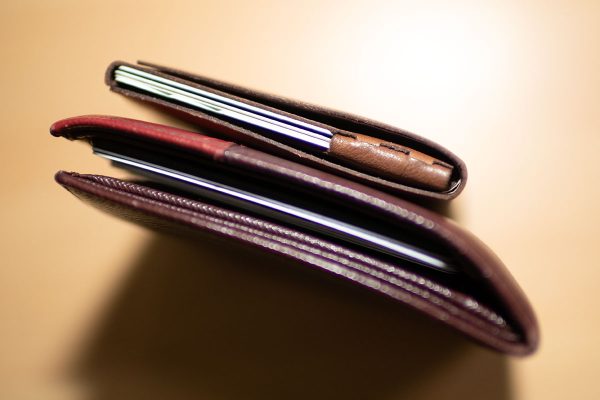 極小 最薄 最軽量 財布 UNIVERO 二つ折り財布との厚み比較 8.6mm