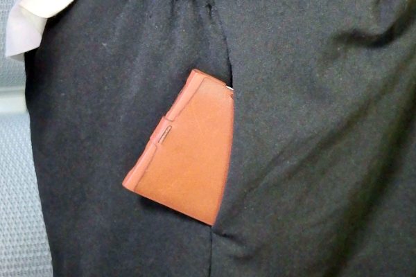 極小 最薄 最軽量 財布 UNIVERO 女子服のポケットに入る