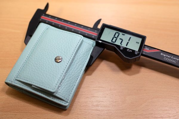 デジタルノギス 液晶欠け 初期不良 YOSHINA 最小本革二つ折り財布