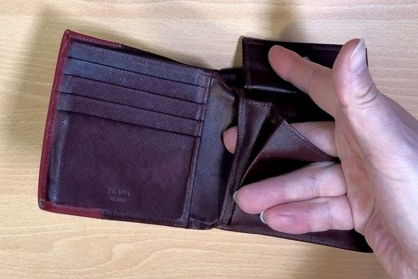 二つ折り財布 穴あき 買い替え