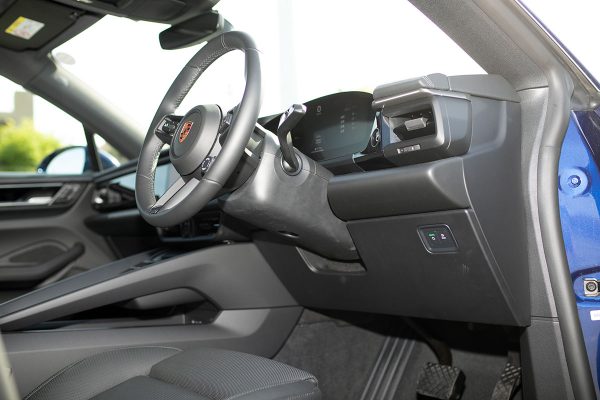 ポルシェ マカンElectric EV 新型マカン 重心 着座位置