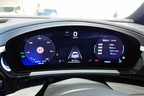 ポルシェ マカンElectric EV 新型マカン インパネ メーター