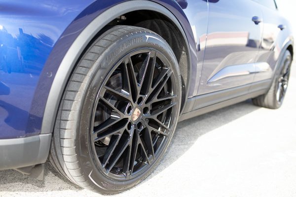 ポルシェ マカンElectric EV 新型マカン タイヤ消耗