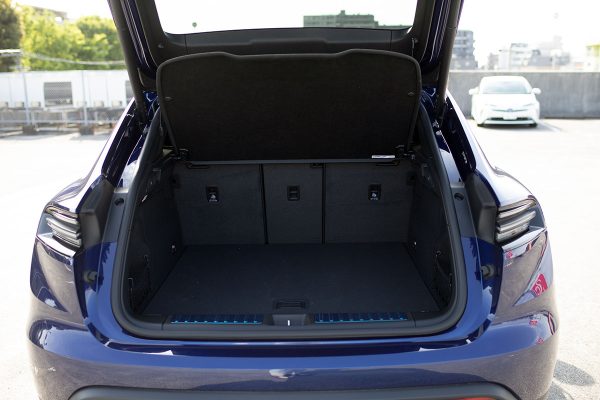 ポルシェ マカンElectric EV 新型マカン トランクスペース 荷室