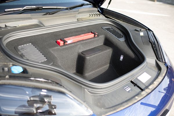 ポルシェ マカンElectric EV 新型マカン フロントトランク