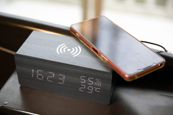 Qi スマホ ワイヤレス充電 目覚まし時計 LEDカレンダー時計