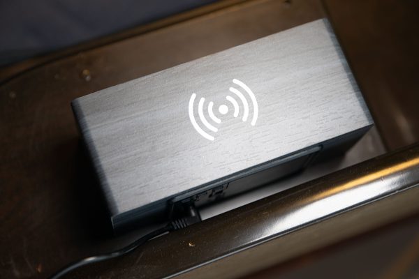 Qi スマホ ワイヤレス充電 目覚まし時計 LEDカレンダー時計 USB給電