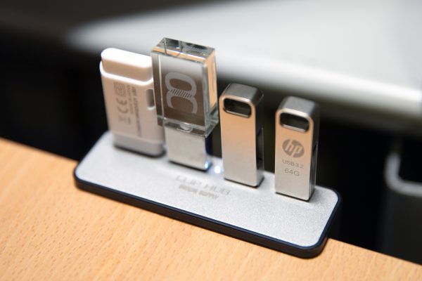 USBメモリ サンワサプライ クリップ式USBハブ