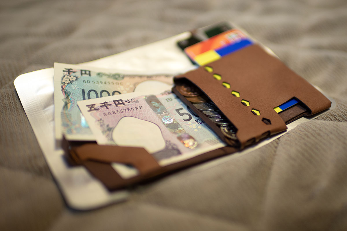 極小 最薄 最軽量 財布 UNIVERO